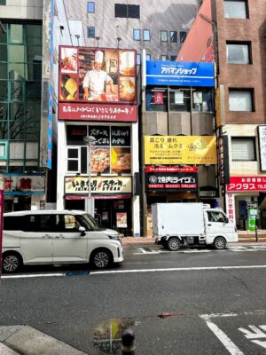 いきなりステーキと、焼肉ライクが天神で仲良く並んでた